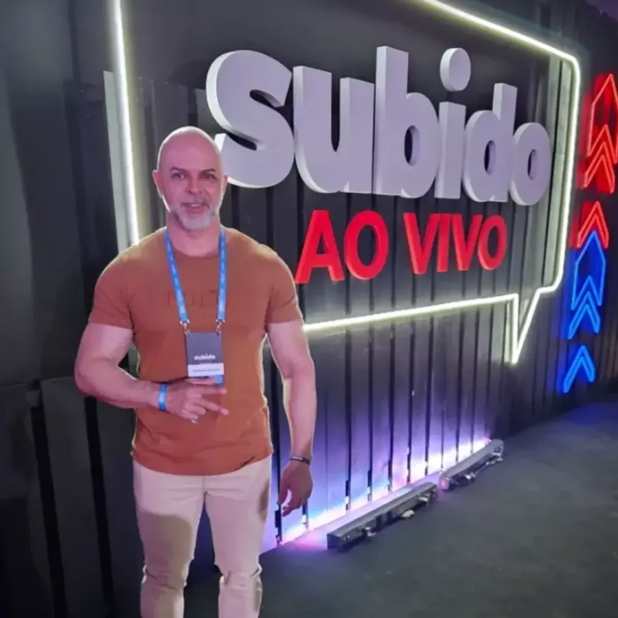Adriano Gazola no evento Subido Ao Vivo